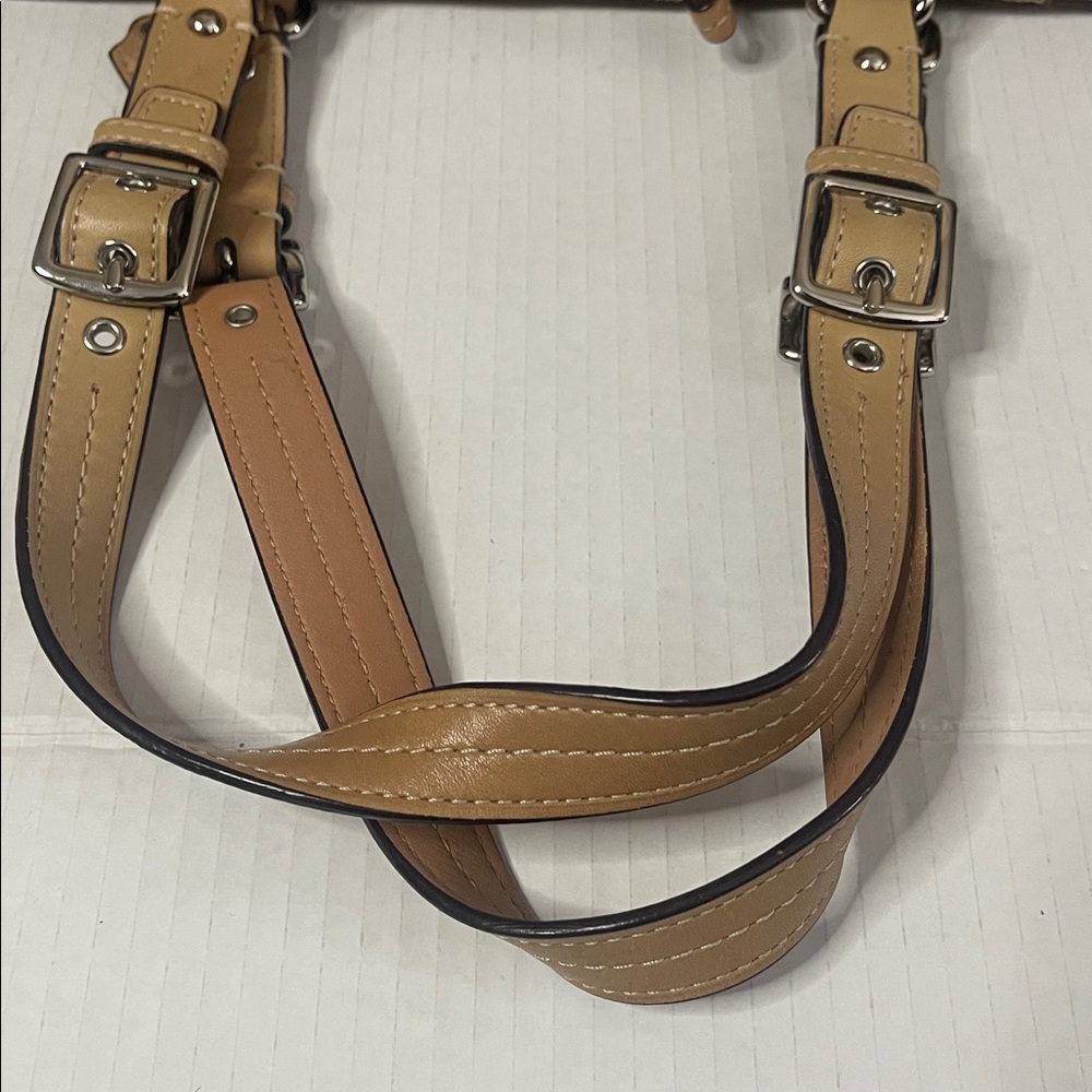 Coach Signature Tote. - Picture 12 of 13